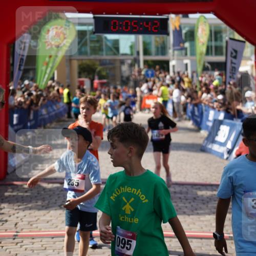13.06.2025 - Holstenköstenlauf Felixshl http://msf.ph/oto/7926001 13.06.2025 16:35:56 Laufen 82, 147, 235, 383, 518, 653, 792, 1095, 1429 meine-sportfotos.de