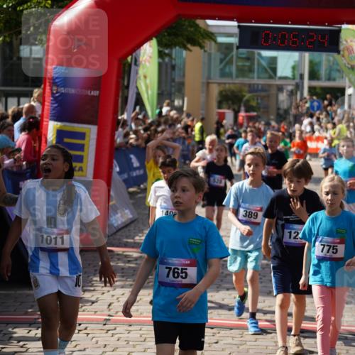 13.06.2025 - Holstenköstenlauf Felixshl http://msf.ph/oto/7926158 13.06.2025 16:36:38 Laufen 46, 367, 389, 499, 510, 521, 528, 635, 644, 761, 765, 772, 775, 903, 1008, 1017, 1092, 1132, 1236, 1269, 1405 meine-sportfotos.de