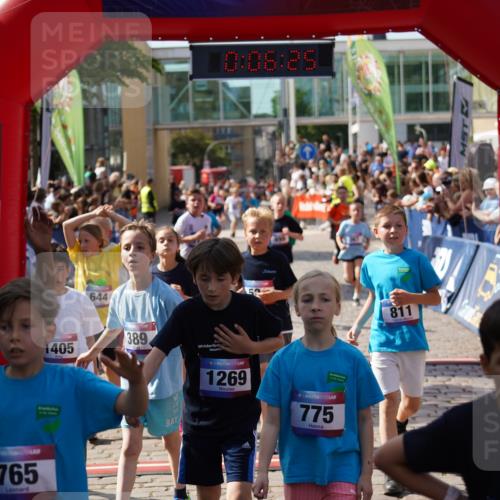 13.06.2025 - Holstenköstenlauf Felixshl http://msf.ph/oto/7926171 13.06.2025 16:36:39 Laufen 46, 367, 389, 499, 521, 528, 635, 644, 761, 772, 903, 1008, 1017, 1092, 1132, 1236, 1269, 1405 meine-sportfotos.de