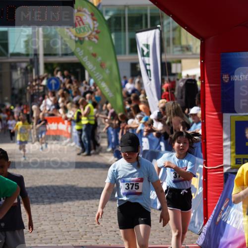 13.06.2025 - Holstenköstenlauf Felixshl http://msf.ph/oto/7926345 13.06.2025 16:37:17 Laufen 148, 369, 375, 379, 630, 657, 906, 1019, 1079, 1133, 1170, 1171, 1274 meine-sportfotos.de