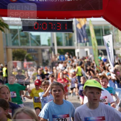 13.06.2025 - Holstenköstenlauf Felixshl http://msf.ph/oto/7926479 13.06.2025 16:37:45 Laufen 116, 132, 236, 238, 251, 370, 509, 516, 633, 637, 640, 645, 759, 762, 773, 776, 786, 905, 1016, 1022, 1126, 1169, 1267, 1401, 1419, 1836, 1862 meine-sportfotos.de