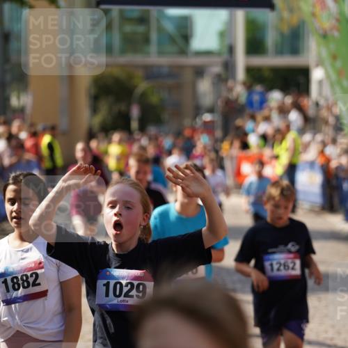 13.06.2025 - Holstenköstenlauf Felixshl http://msf.ph/oto/7927105 13.06.2025 16:51:32 Laufen 15, 69, 127, 136, 259, 398, 662, 806, 810, 813, 937, 1035, 1262, 1807, 1882 meine-sportfotos.de