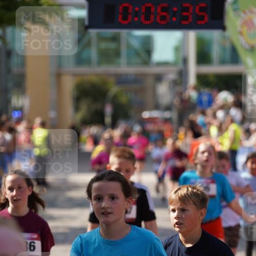 13.06.2025 - Holstenköstenlauf Felixshl http://msf.ph/oto/7927111 13.06.2025 16:51:35 Laufen 15, 69, 127, 136, 259, 398, 662, 806, 813, 937, 1166, 1262, 1807, 1824 meine-sportfotos.de