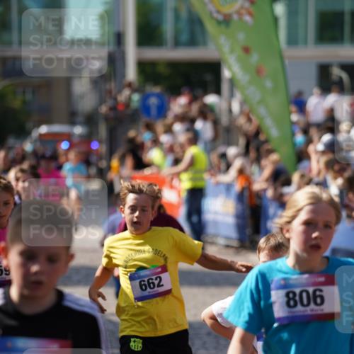 13.06.2025 - Holstenköstenlauf Felixshl http://msf.ph/oto/7927115 13.06.2025 16:51:37 Laufen 15, 51, 69, 127, 136, 259, 398, 662, 806, 813, 937, 1166, 1167, 1824 meine-sportfotos.de