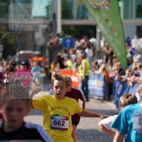 13.06.2025 - Holstenköstenlauf Felixshl http://msf.ph/oto/7927117 13.06.2025 16:51:37 Laufen 15, 51, 69, 127, 136, 259, 398, 662, 806, 813, 937, 1166, 1167, 1824 meine-sportfotos.de
