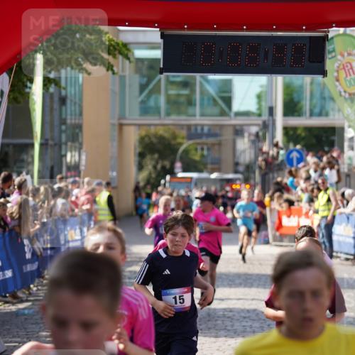 13.06.2025 - Holstenköstenlauf Felixshl http://msf.ph/oto/7927119 13.06.2025 16:51:39 Laufen 15, 51, 69, 127, 128, 259, 398, 544, 662, 813, 937, 1166, 1167, 1824 meine-sportfotos.de