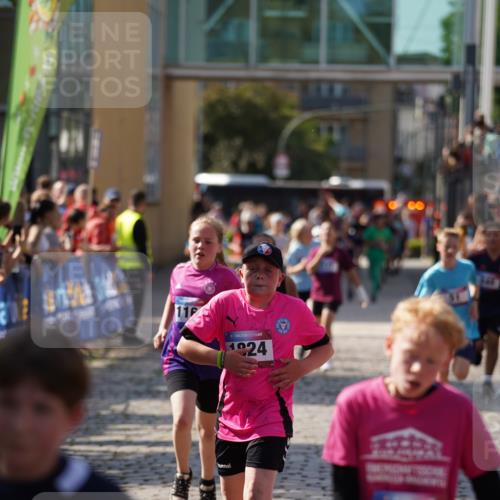 13.06.2025 - Holstenköstenlauf Felixshl http://msf.ph/oto/7927127 13.06.2025 16:51:42 Laufen 15, 27, 51, 127, 128, 137, 406, 541, 544, 812, 813, 937, 1166, 1167, 1824, 1860 meine-sportfotos.de