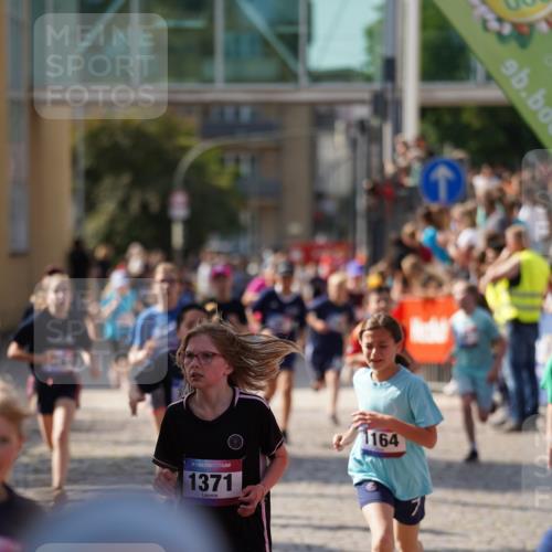 13.06.2025 - Holstenköstenlauf Felixshl http://msf.ph/oto/7927145 13.06.2025 16:51:54 Laufen 41, 48, 93, 146, 399, 541, 802, 807, 815, 1028, 1032, 1034, 1113, 1164, 1260, 1366, 1371, 1935 meine-sportfotos.de