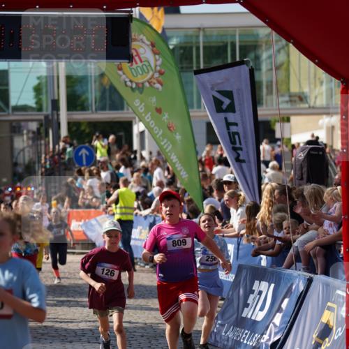 13.06.2025 - Holstenköstenlauf Felixshl http://msf.ph/oto/7927192 13.06.2025 16:52:19 Laufen 126, 255, 256, 262, 266, 397, 400, 540, 549, 660, 809, 817, 927, 930, 936, 1250, 1266 meine-sportfotos.de