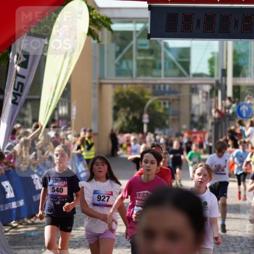 13.06.2025 - Holstenköstenlauf Felixshl http://msf.ph/oto/7927202 13.06.2025 16:52:24 Laufen 126, 255, 256, 262, 266, 394, 412, 540, 549, 660, 809, 817, 927, 930, 936, 1250, 1266 meine-sportfotos.de