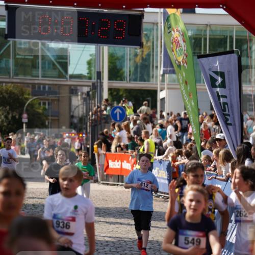 13.06.2025 - Holstenköstenlauf Felixshl http://msf.ph/oto/7927216 13.06.2025 16:52:28 Laufen 262, 266, 394, 412, 540, 549, 555, 660, 817, 927, 936, 938, 1108, 1250, 1263, 1266 meine-sportfotos.de