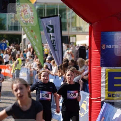 13.06.2025 - Holstenköstenlauf Felixshl http://msf.ph/oto/7927250 13.06.2025 16:52:41 Laufen 71, 72, 257, 403, 535, 538, 542, 797, 800, 803, 1253 meine-sportfotos.de