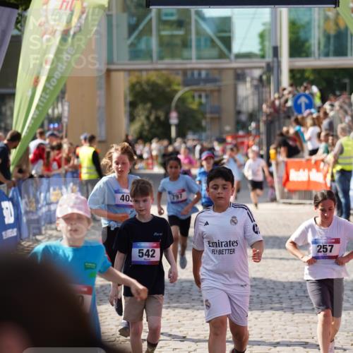 13.06.2025 - Holstenköstenlauf Felixshl http://msf.ph/oto/7927260 13.06.2025 16:52:45 Laufen 257, 403, 535, 538, 542, 797, 800, 803, 816, 1253 meine-sportfotos.de