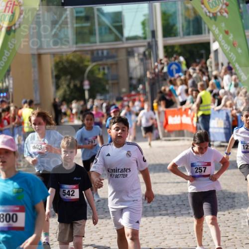 13.06.2025 - Holstenköstenlauf Felixshl http://msf.ph/oto/7927262 13.06.2025 16:52:46 Laufen 257, 403, 542, 797, 800, 803, 816, 1253 meine-sportfotos.de