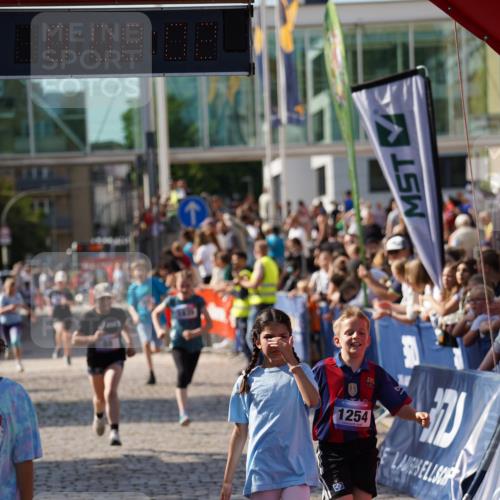 13.06.2025 - Holstenköstenlauf Felixshl http://msf.ph/oto/7927296 13.06.2025 16:53:01 Laufen 88, 258, 554, 808, 1254, 1257, 1835 meine-sportfotos.de
