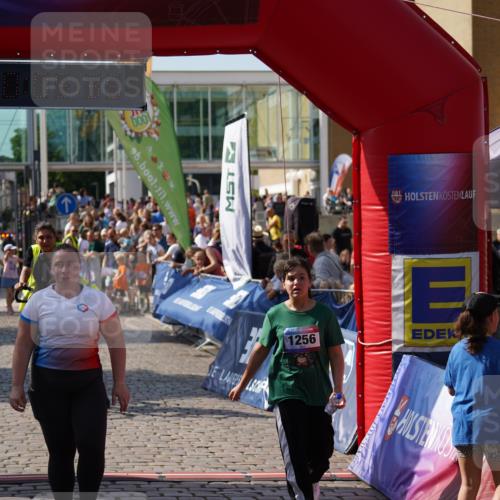 13.06.2025 - Holstenköstenlauf Felixshl http://msf.ph/oto/7927474 13.06.2025 16:54:34 Laufen 1255, 1256 meine-sportfotos.de