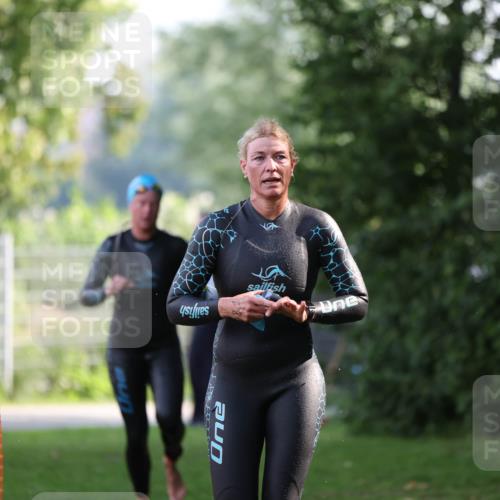 15.06.2025 - 7 Türme Triathlon Michael Strokosch http://msf.ph/oto/7928416 15.06.2025 09:17:04 Schwimmen 81, 82 meine-sportfotos.de