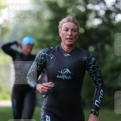 15.06.2025 - 7 Türme Triathlon Michael Strokosch http://msf.ph/oto/7928422 15.06.2025 09:17:06 Schwimmen 81, 82 meine-sportfotos.de
