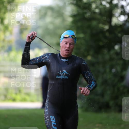 15.06.2025 - 7 Türme Triathlon Michael Strokosch http://msf.ph/oto/7928423 15.06.2025 09:17:07 Schwimmen 81, 82 meine-sportfotos.de