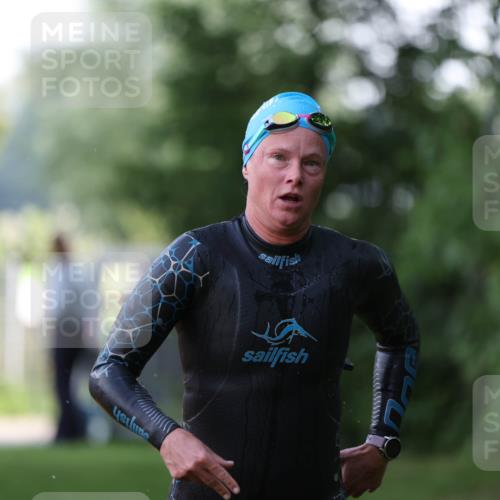 15.06.2025 - 7 Türme Triathlon Michael Strokosch http://msf.ph/oto/7928427 15.06.2025 09:17:08 Schwimmen 81, 82 meine-sportfotos.de