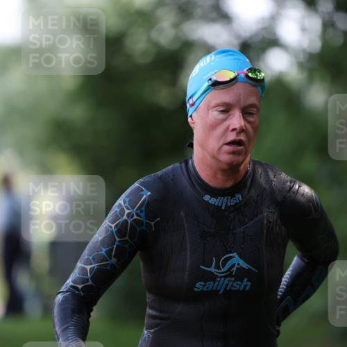 15.06.2025 - 7 Türme Triathlon Michael Strokosch http://msf.ph/oto/7928429 15.06.2025 09:17:08 Schwimmen 81, 82 meine-sportfotos.de