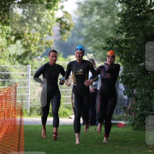 15.06.2025 - 7 Türme Triathlon Michael Strokosch http://msf.ph/oto/7928476 15.06.2025 09:18:16 Schwimmen 113, 114, 115 meine-sportfotos.de