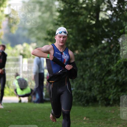 15.06.2025 - 7 Türme Triathlon Michael Strokosch http://msf.ph/oto/7928542 15.06.2025 09:19:48 Schwimmen 26, 28, 31, 33, 35 meine-sportfotos.de