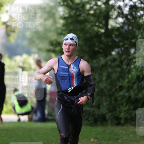 15.06.2025 - 7 Türme Triathlon Michael Strokosch http://msf.ph/oto/7928543 15.06.2025 09:19:48 Schwimmen 26, 28, 31, 33, 35 meine-sportfotos.de