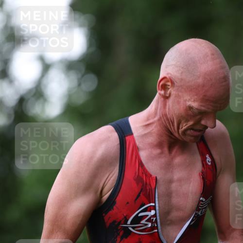 15.06.2025 - 7 Türme Triathlon Michael Strokosch http://msf.ph/oto/7928778 15.06.2025 09:22:14 Schwimmen 9, 38, 62, 64 meine-sportfotos.de