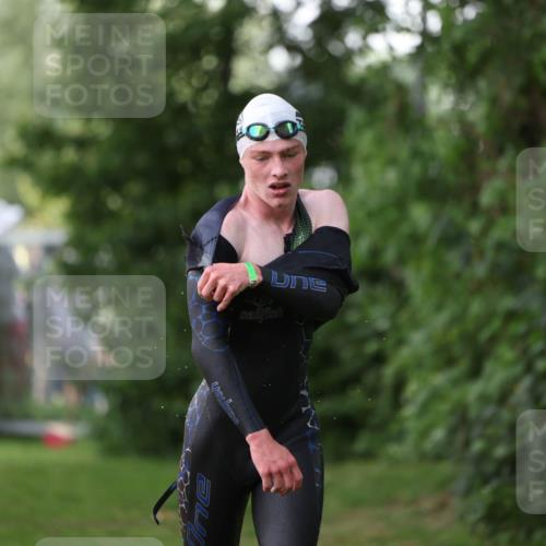 15.06.2025 - 7 Türme Triathlon Michael Strokosch http://msf.ph/oto/7928781 15.06.2025 09:22:18 Schwimmen 9, 38, 62, 64 meine-sportfotos.de