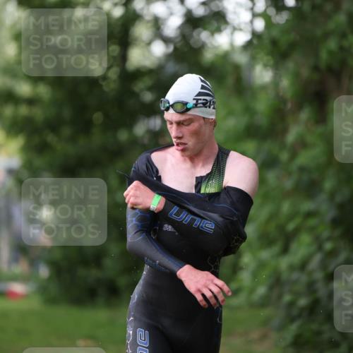 15.06.2025 - 7 Türme Triathlon Michael Strokosch http://msf.ph/oto/7928782 15.06.2025 09:22:19 Schwimmen 9, 38, 62, 64 meine-sportfotos.de