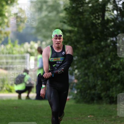 15.06.2025 - 7 Türme Triathlon Michael Strokosch http://msf.ph/oto/7928789 15.06.2025 09:22:24 Schwimmen 9, 38, 62, 64 meine-sportfotos.de