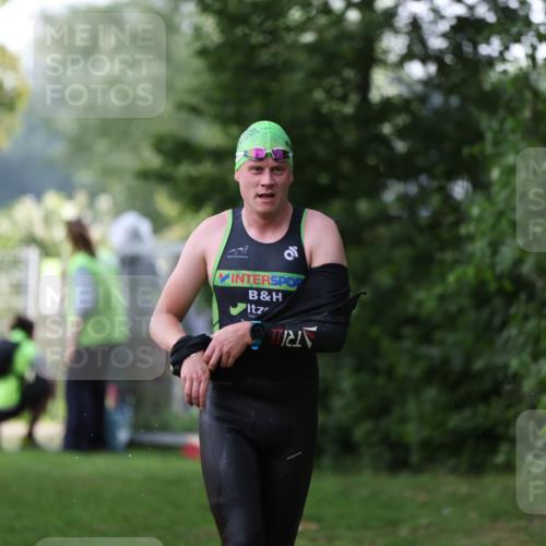15.06.2025 - 7 Türme Triathlon Michael Strokosch http://msf.ph/oto/7928791 15.06.2025 09:22:24 Schwimmen 9, 38, 62, 64 meine-sportfotos.de