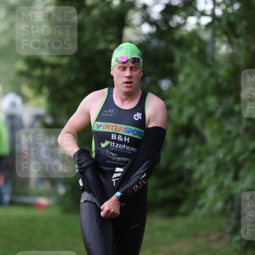 15.06.2025 - 7 Türme Triathlon Michael Strokosch http://msf.ph/oto/7928793 15.06.2025 09:22:25 Schwimmen 38, 62, 64 meine-sportfotos.de