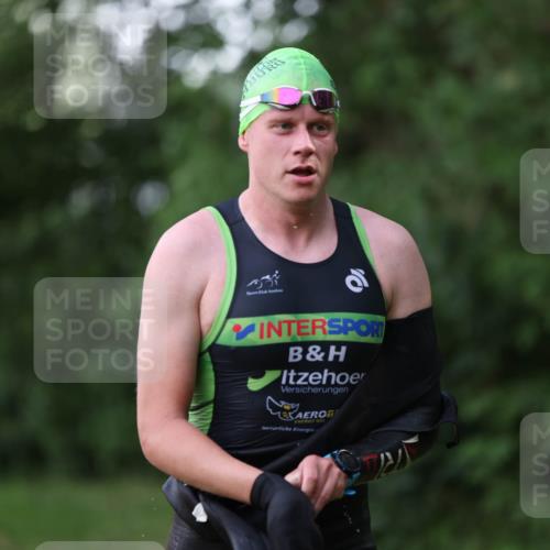 15.06.2025 - 7 Türme Triathlon Michael Strokosch http://msf.ph/oto/7928796 15.06.2025 09:22:26 Schwimmen 38, 62, 64 meine-sportfotos.de