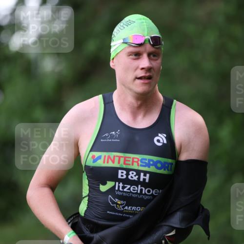 15.06.2025 - 7 Türme Triathlon Michael Strokosch http://msf.ph/oto/7928797 15.06.2025 09:22:26 Schwimmen 38, 62, 64 meine-sportfotos.de