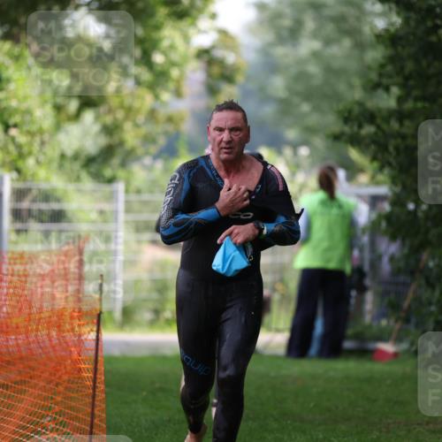 15.06.2025 - 7 Türme Triathlon Michael Strokosch http://msf.ph/oto/7928798 15.06.2025 09:22:49 Schwimmen 8, 10, 79 meine-sportfotos.de
