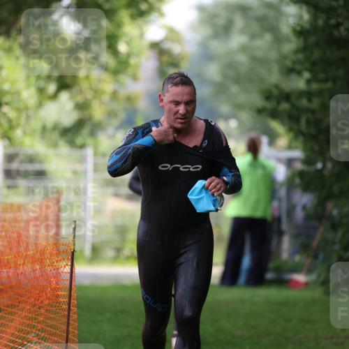 15.06.2025 - 7 Türme Triathlon Michael Strokosch http://msf.ph/oto/7928800 15.06.2025 09:22:50 Schwimmen 8, 10, 79 meine-sportfotos.de