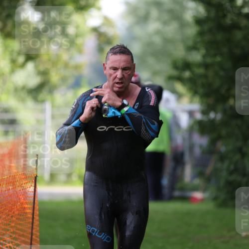 15.06.2025 - 7 Türme Triathlon Michael Strokosch http://msf.ph/oto/7928802 15.06.2025 09:22:51 Schwimmen 8, 10, 79 meine-sportfotos.de