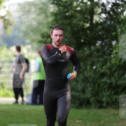 15.06.2025 - 7 Türme Triathlon Michael Strokosch http://msf.ph/oto/7928819 15.06.2025 09:22:58 Schwimmen 8, 10, 79 meine-sportfotos.de