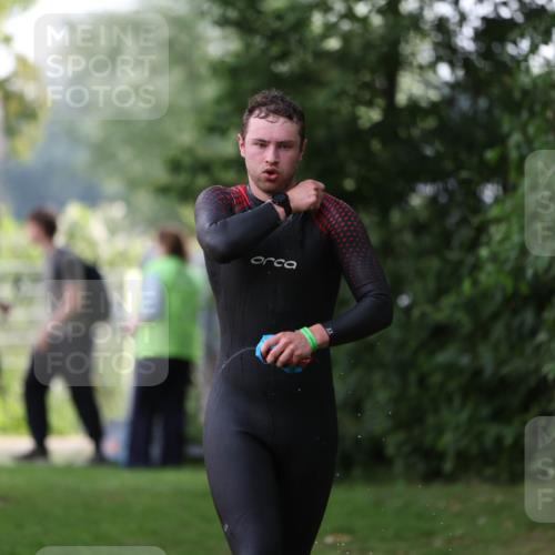 15.06.2025 - 7 Türme Triathlon Michael Strokosch http://msf.ph/oto/7928820 15.06.2025 09:22:59 Schwimmen 8, 10, 79 meine-sportfotos.de