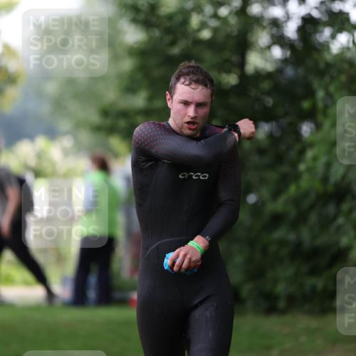 15.06.2025 - 7 Türme Triathlon Michael Strokosch http://msf.ph/oto/7928821 15.06.2025 09:22:59 Schwimmen 8, 10, 79 meine-sportfotos.de