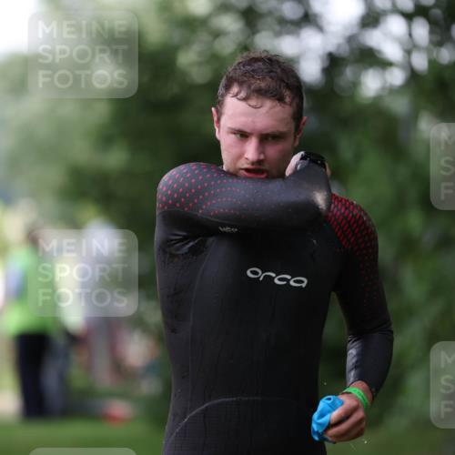 15.06.2025 - 7 Türme Triathlon Michael Strokosch http://msf.ph/oto/7928825 15.06.2025 09:23:00 Schwimmen 8, 10, 79 meine-sportfotos.de