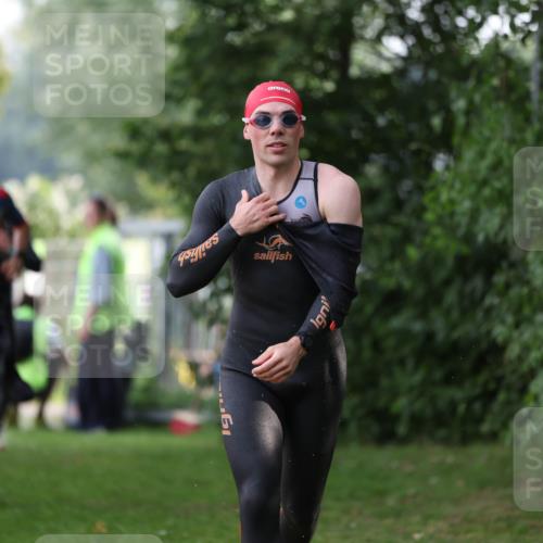 15.06.2025 - 7 Türme Triathlon Michael Strokosch http://msf.ph/oto/7928863 15.06.2025 09:24:11 Schwimmen 1, 17, 20, 39, 40 meine-sportfotos.de