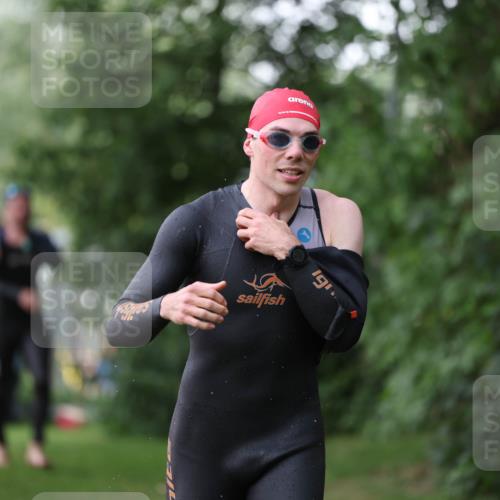 15.06.2025 - 7 Türme Triathlon Michael Strokosch http://msf.ph/oto/7928867 15.06.2025 09:24:12 Schwimmen 1, 17, 20, 39, 40 meine-sportfotos.de