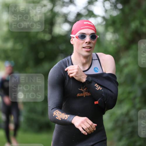 15.06.2025 - 7 Türme Triathlon Michael Strokosch http://msf.ph/oto/7928869 15.06.2025 09:24:13 Schwimmen 1, 17, 20, 39, 40 meine-sportfotos.de
