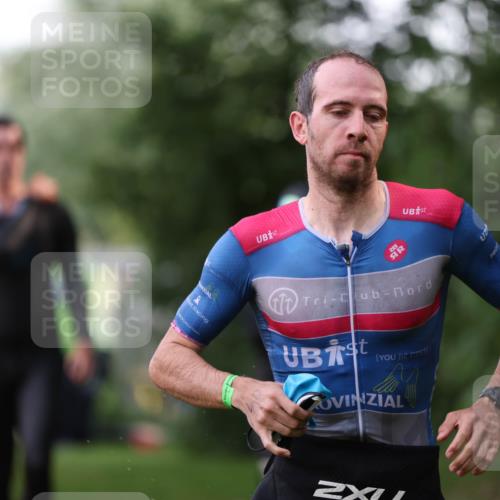 15.06.2025 - 7 Türme Triathlon Michael Strokosch http://msf.ph/oto/7928877 15.06.2025 09:24:15 Schwimmen 1, 17, 20, 39, 40 meine-sportfotos.de