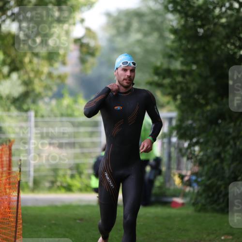 15.06.2025 - 7 Türme Triathlon Michael Strokosch http://msf.ph/oto/7928894 15.06.2025 09:24:27 Schwimmen 1, 20 meine-sportfotos.de