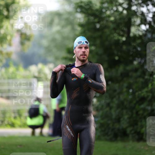 15.06.2025 - 7 Türme Triathlon Michael Strokosch http://msf.ph/oto/7928896 15.06.2025 09:24:28 Schwimmen 1, 20 meine-sportfotos.de
