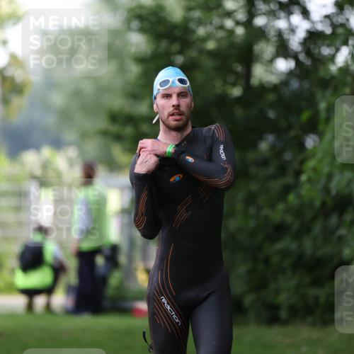 15.06.2025 - 7 Türme Triathlon Michael Strokosch http://msf.ph/oto/7928897 15.06.2025 09:24:28 Schwimmen 1, 20 meine-sportfotos.de